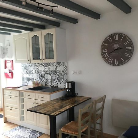 La Maison D'En Face Valliquerville Luaran gambar